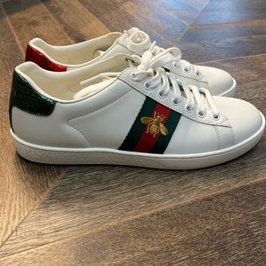 Women’s Gucci sneakers (fake, but look like an exact replica of the real thing!)